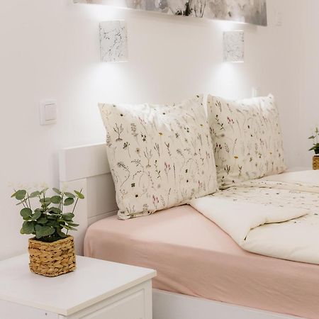 Guest House Lila Sombor Bagian luar foto