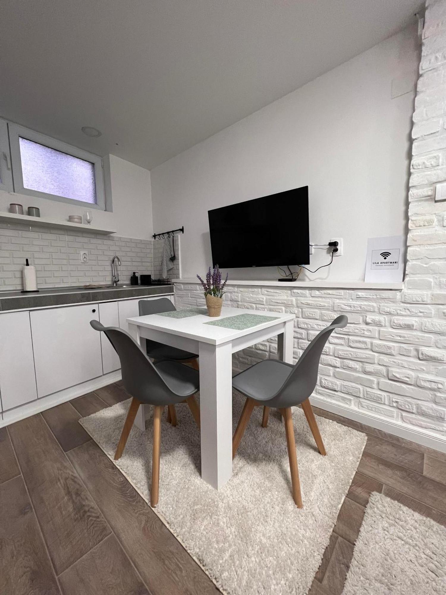 Guest House Lila Sombor Bagian luar foto