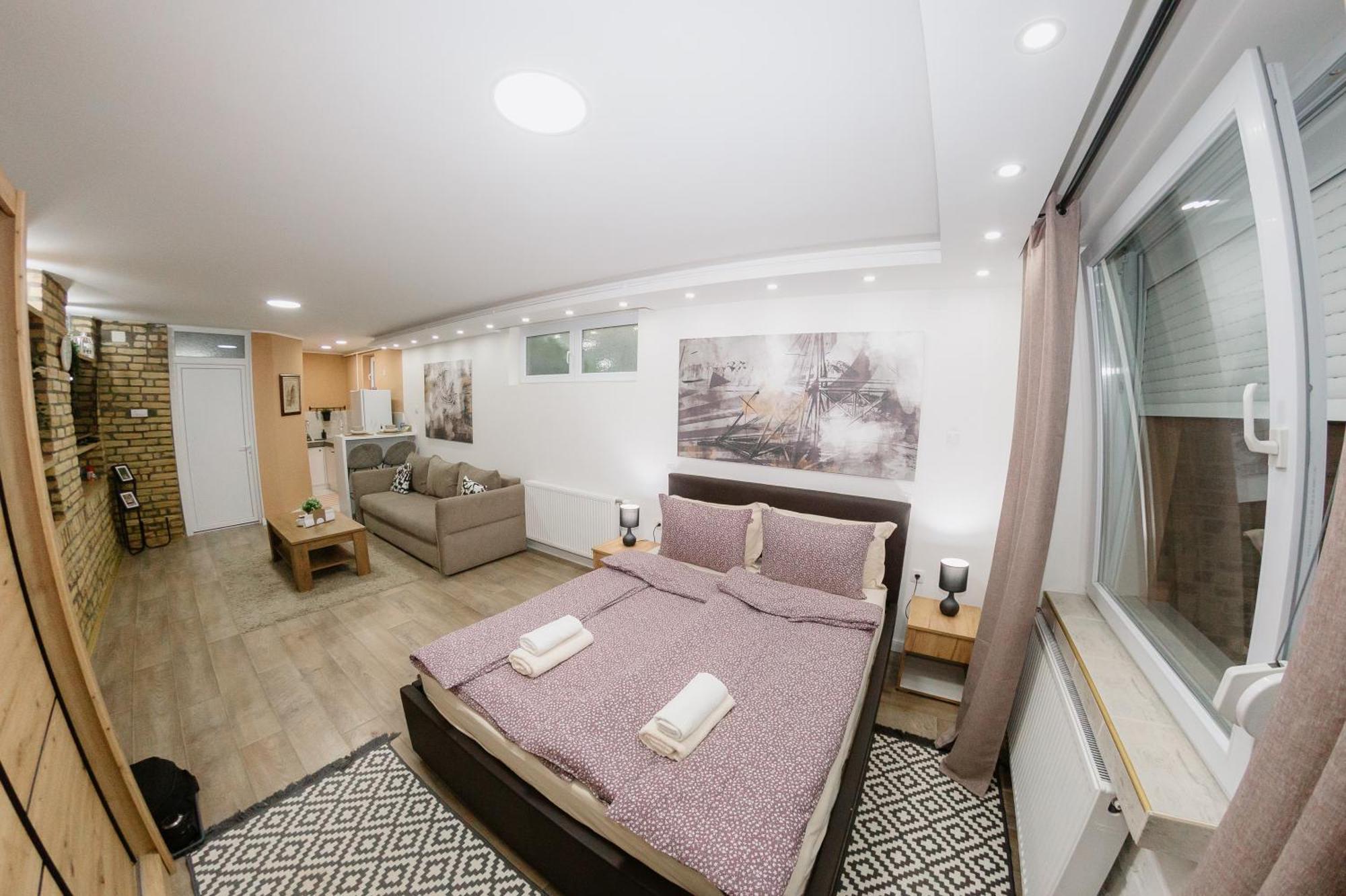 Guest House Lila Sombor Bagian luar foto